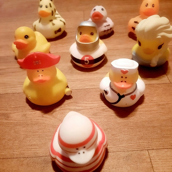 SOLD 9 Duck Toys - Picture 2 of 9